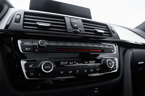 BMW 320i 21 of 26