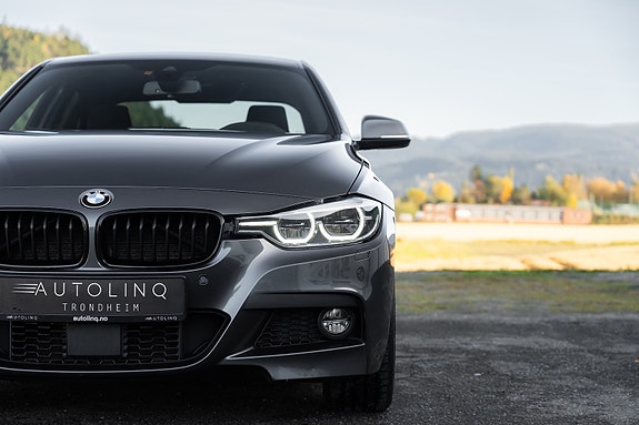 BMW 320i 10 of 26