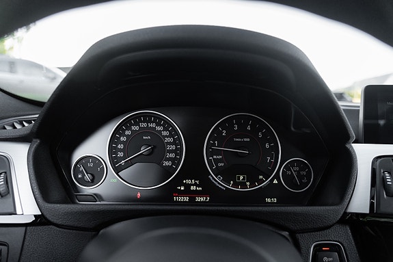 BMW 320i 18 of 26