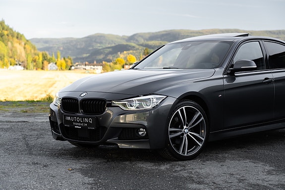 BMW 320i 8 of 26