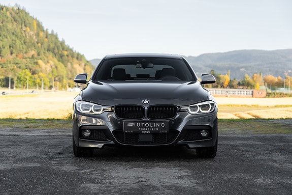 BMW 320i 9 of 26