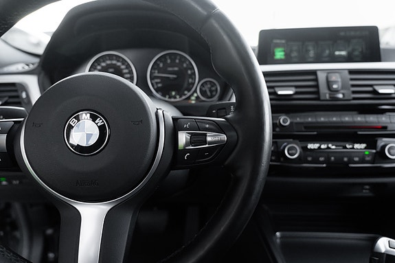 BMW 320i 17 of 26