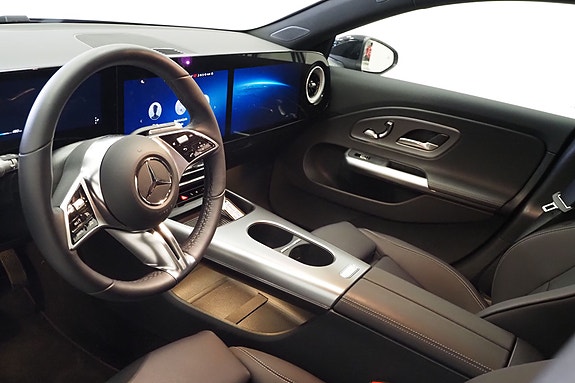 Mercedes-Benz CLA350 6 of 21