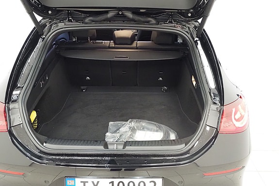 Mercedes-Benz CLA350 9 of 21