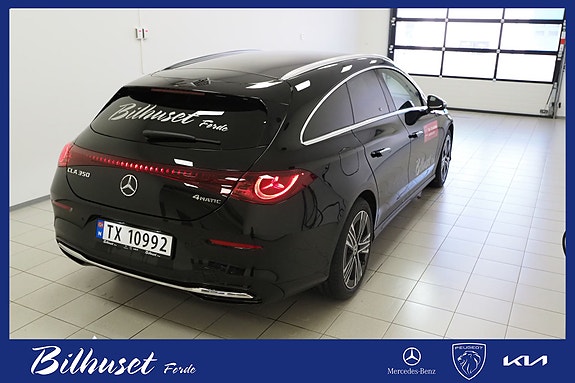 Mercedes-Benz CLA350 3 of 21