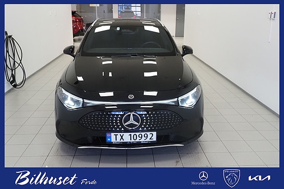Mercedes-Benz CLA350 5 of 21