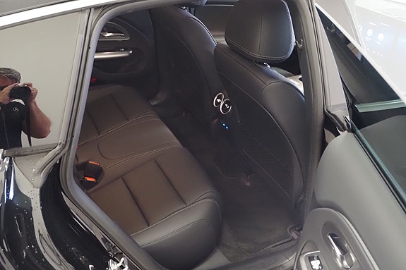 Mercedes-Benz CLA350 8 of 21