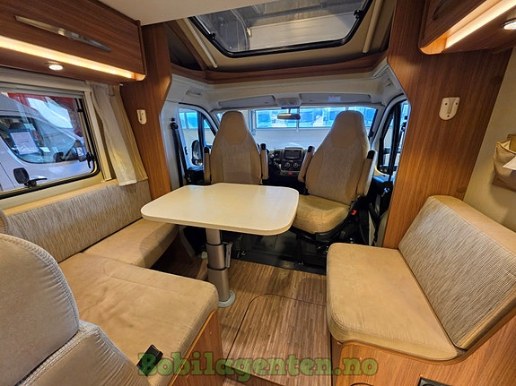 Carado T447 / Lav km / Enkle senger / Senkeseng / Stor garasje / Stort anlegg!  +++ 10 of 30