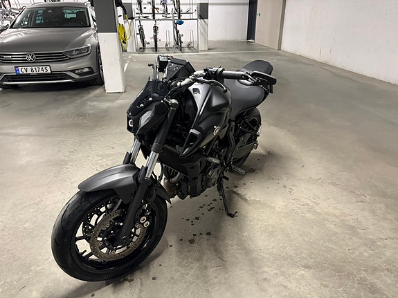 Yamaha MT-07 2 of 6