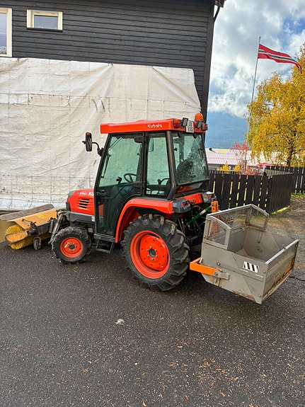 Kubota STV 40 2 of 30