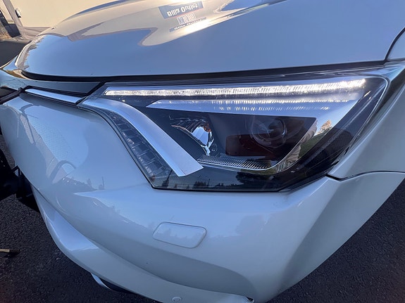 Toyota RAV4 10 of 23
