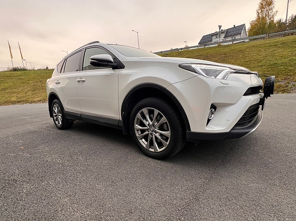 Toyota RAV4 4 of 23