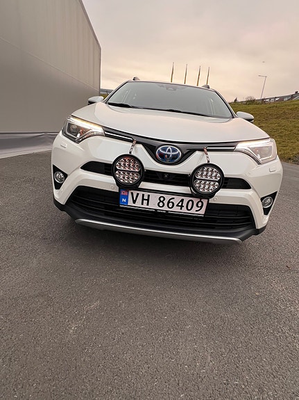 Toyota RAV4 9 of 23