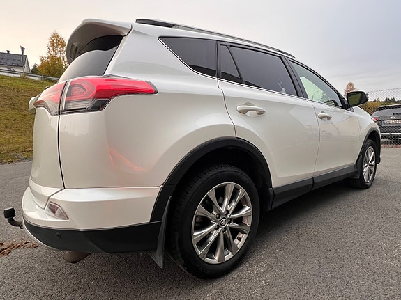 Toyota RAV4 7 of 23
