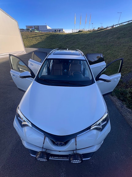 Toyota RAV4 11 of 23