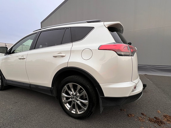 Toyota RAV4 5 of 23