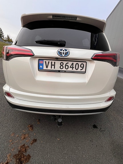 Toyota RAV4 6 of 23