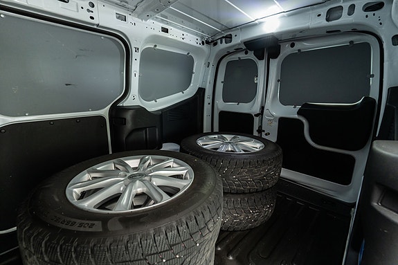 Ford Transit Courier 15 of 27