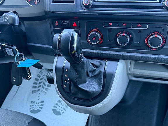 Volkswagen Transporter 19 of 28
