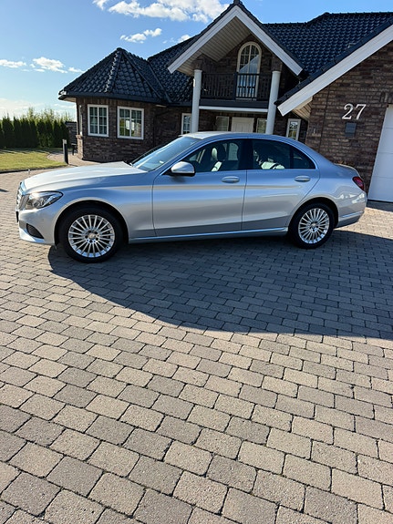 Mercedes-Benz C250 d 2 of 30