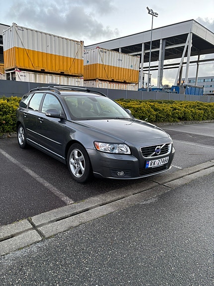 Volvo V50 2 of 13