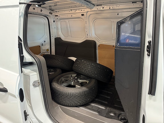 Ford Transit Connect 13 of 21