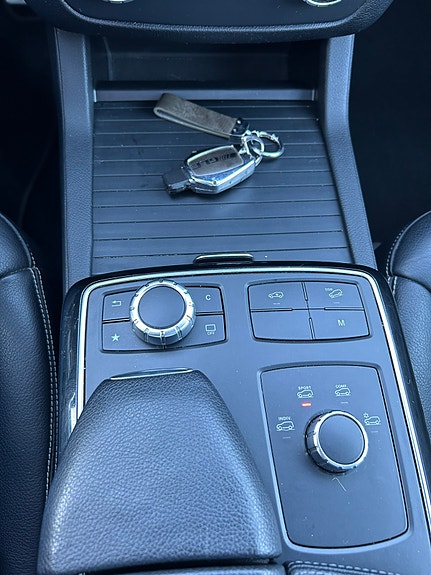 Mercedes-Benz GLE500 e 22 of 30