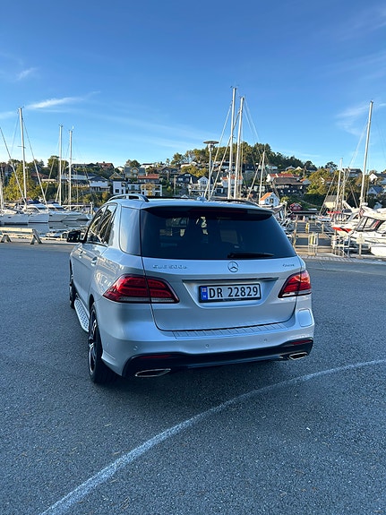 Mercedes-Benz GLE500 e 7 of 30