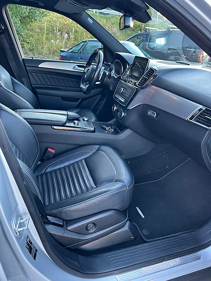 Mercedes-Benz GLE500 e 15 of 30