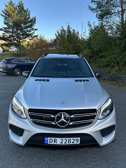 Mercedes-Benz GLE500 e 2 of 30