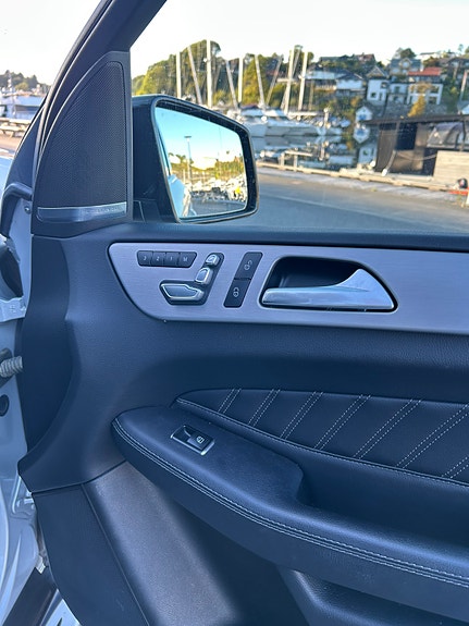 Mercedes-Benz GLE500 e 16 of 30