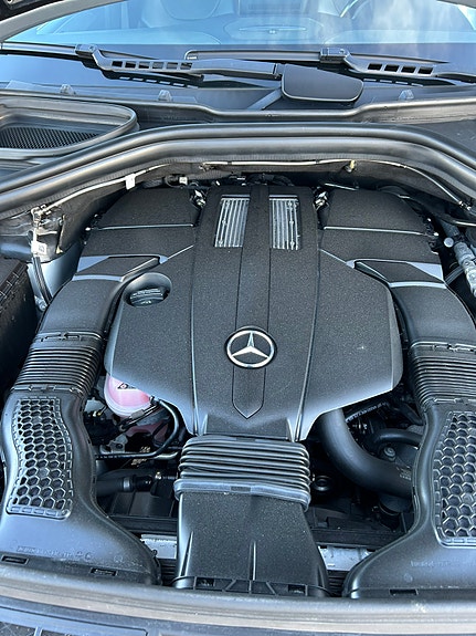 Mercedes-Benz GLE500 e 24 of 30