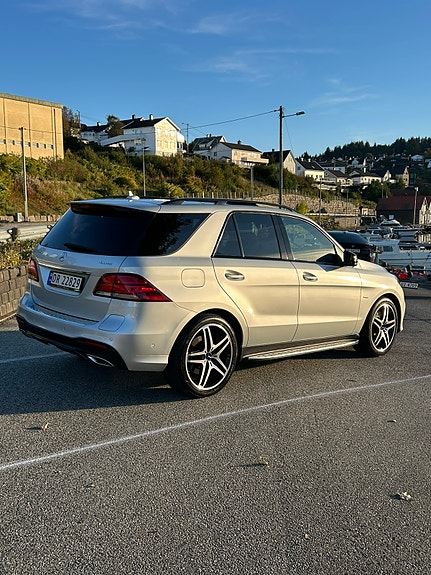 Mercedes-Benz GLE500 e 4 of 30