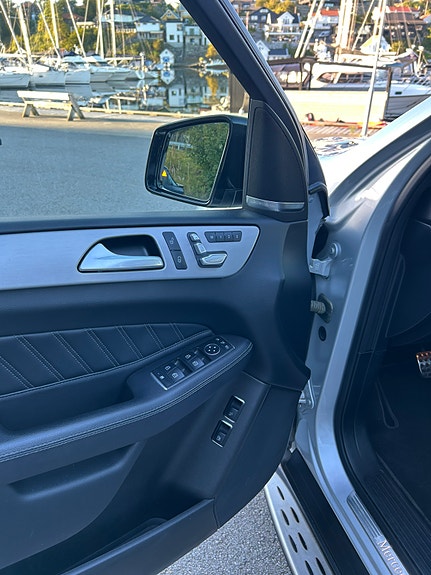 Mercedes-Benz GLE500 e 17 of 30