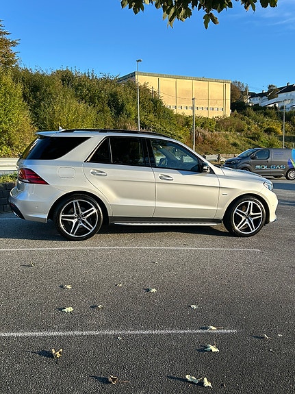 Mercedes-Benz GLE500 e 3 of 30