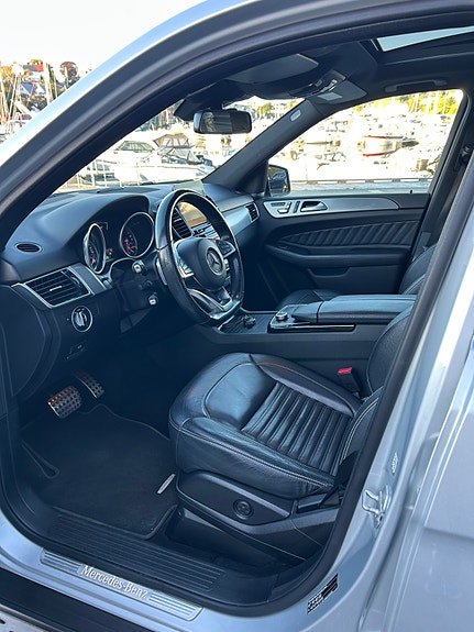 Mercedes-Benz GLE500 e 19 of 30