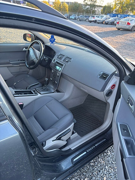 Volvo V50 6 of 13