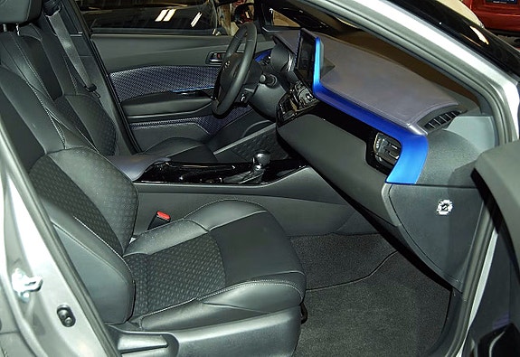 Toyota C-HR 14 of 18