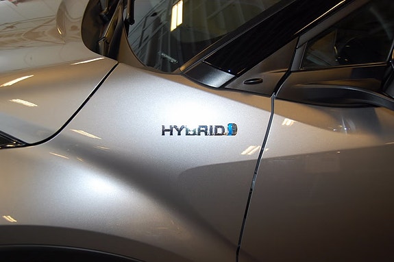 Toyota C-HR 8 of 18