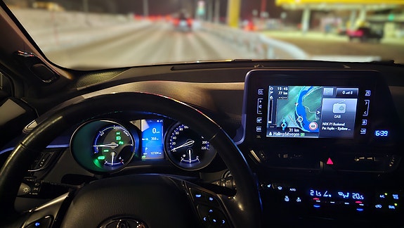 Toyota C-HR 15 of 18