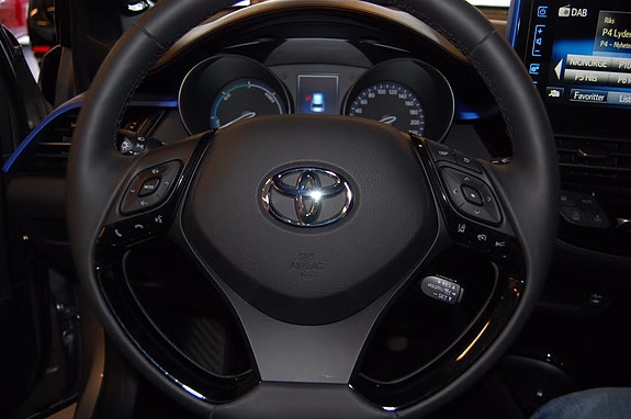 Toyota C-HR 9 of 18