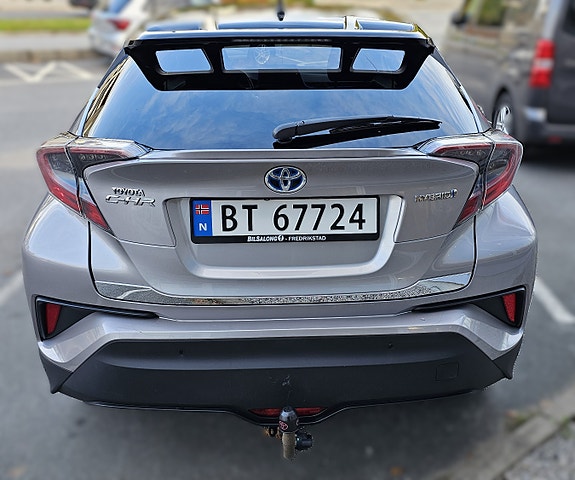 Toyota C-HR 3 of 18