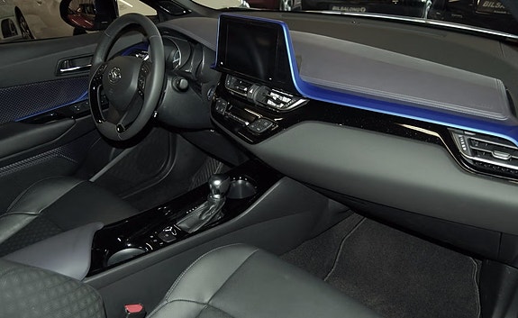 Toyota C-HR 13 of 18