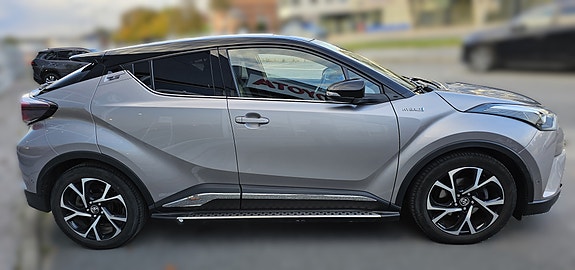 Toyota C-HR 2 of 18