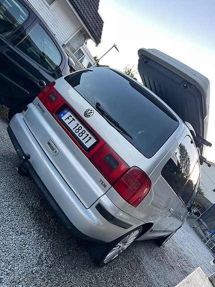Volkswagen Sharan 3 of 30