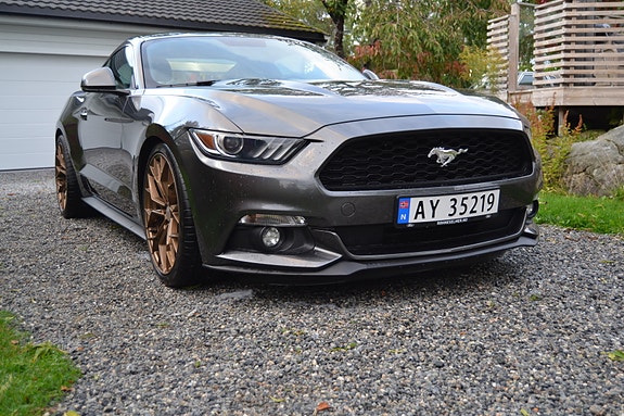 Ford Mustang 2 of 11