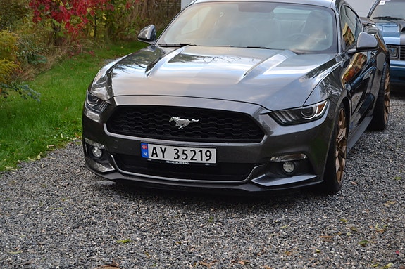 Ford Mustang 4 of 11