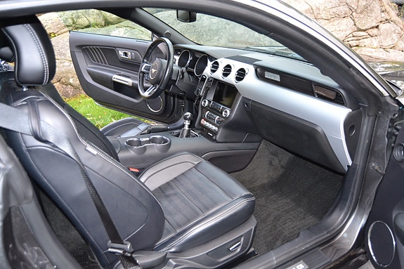 Ford Mustang 7 of 11