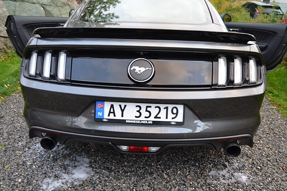 Ford Mustang 5 of 11