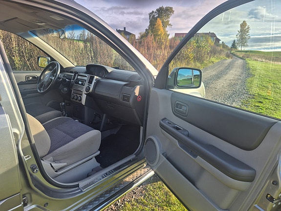 Nissan X-Trail 12 of 23